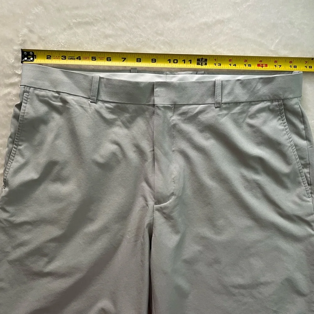 Walter Hagen Light Gray Shorts, Size 36